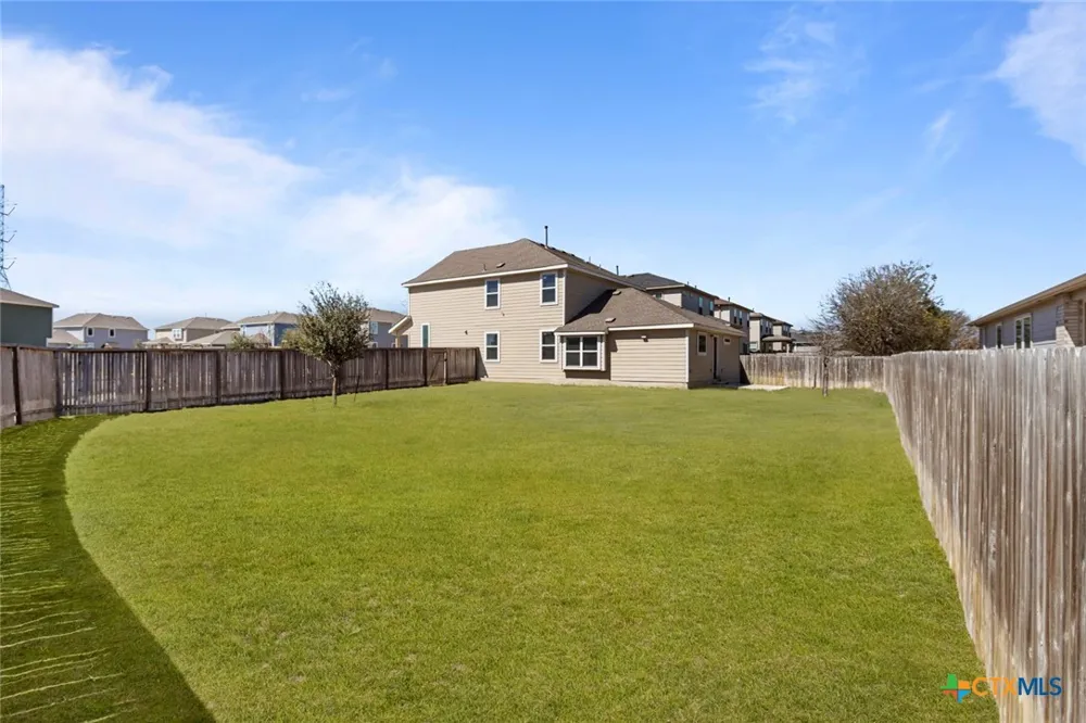 4837 Park Glen Marion, TX 78124