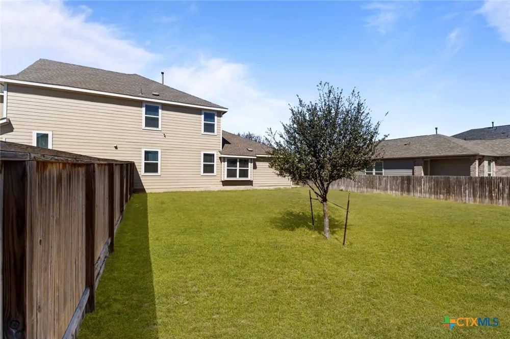 4837 Park Glen Marion, TX 78124