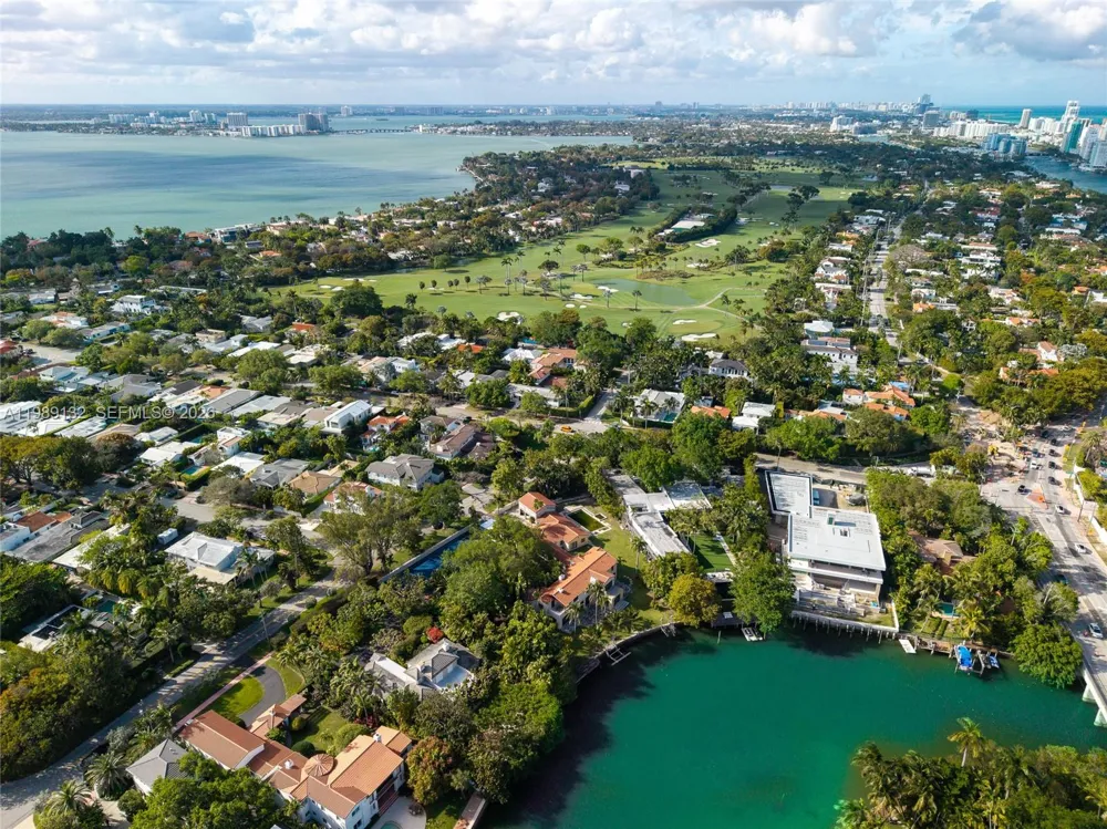 5005 Lakeview Dr Miami Beach, FL 33140