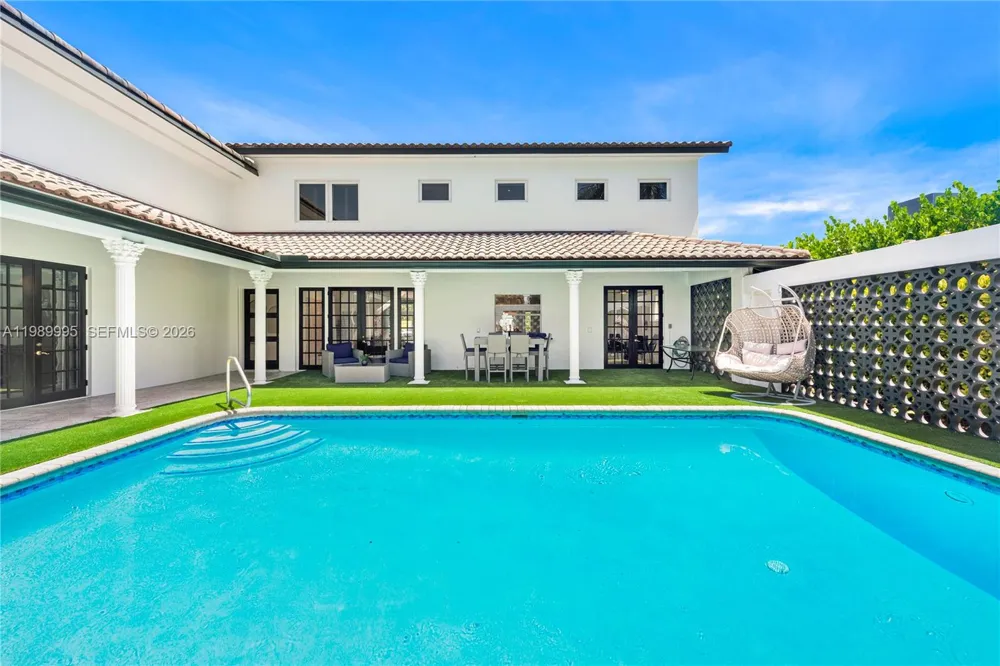 472 Sunset Dr Hallandale Beach, FL 33009