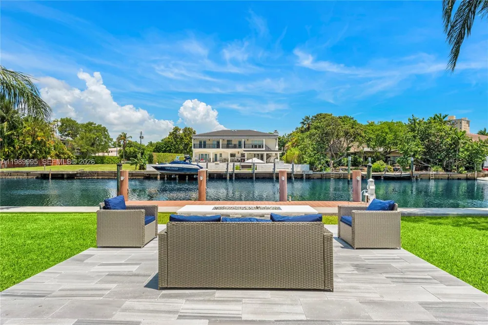472 Sunset Dr Hallandale Beach, FL 33009