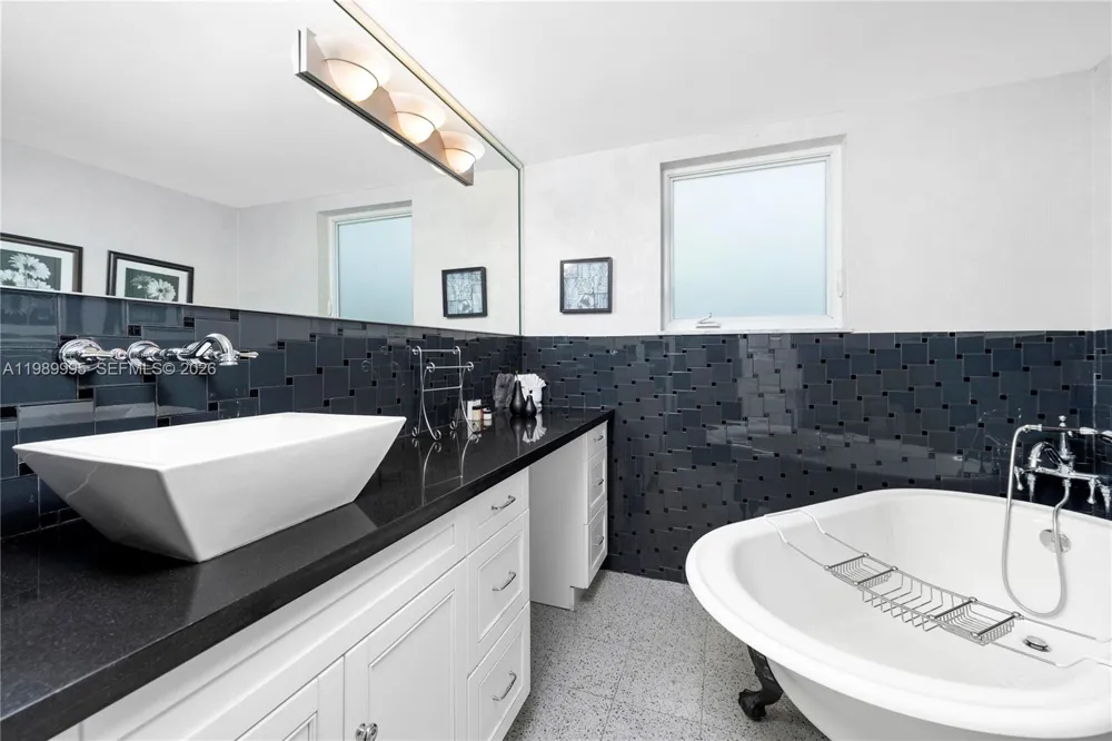 472 Sunset Dr Hallandale Beach, FL 33009