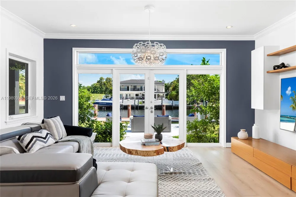 472 Sunset Dr Hallandale Beach, FL 33009