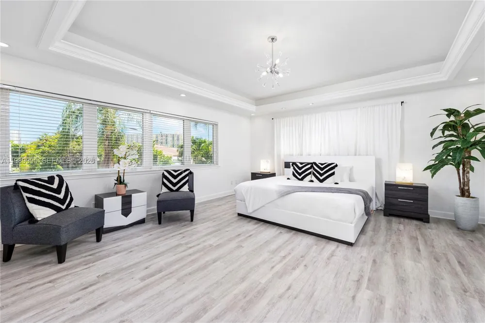 472 Sunset Dr Hallandale Beach, FL 33009