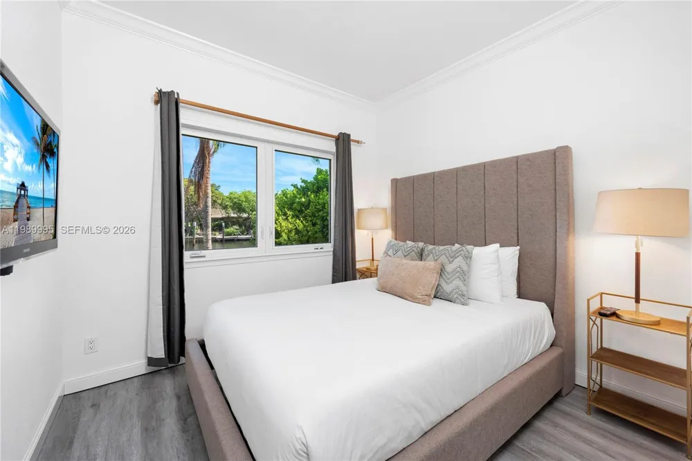 472 Sunset Dr Hallandale Beach, FL 33009