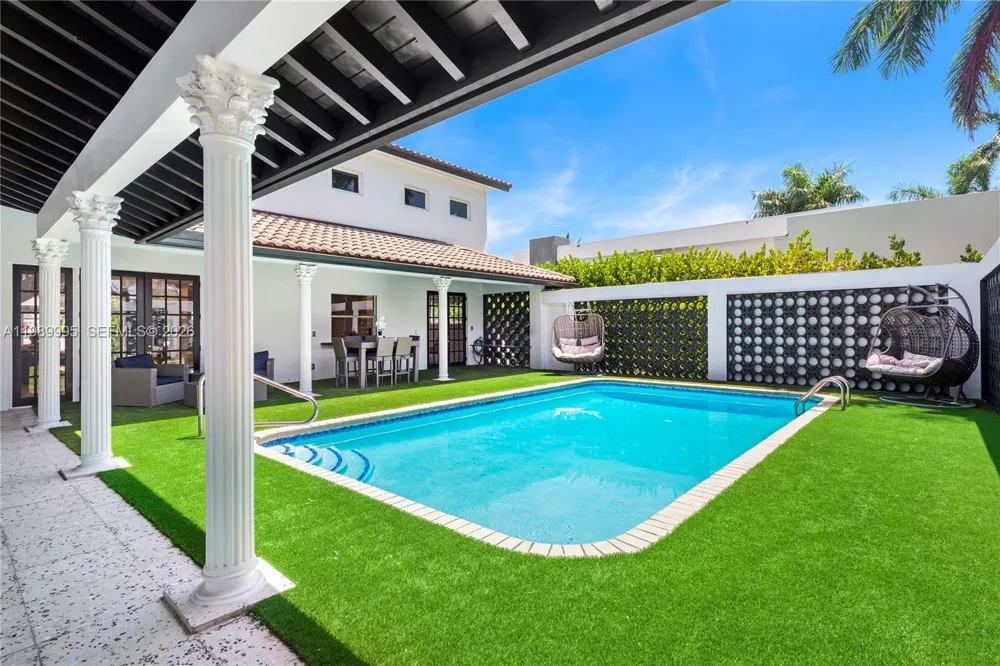 472 Sunset Dr Hallandale Beach, FL 33009