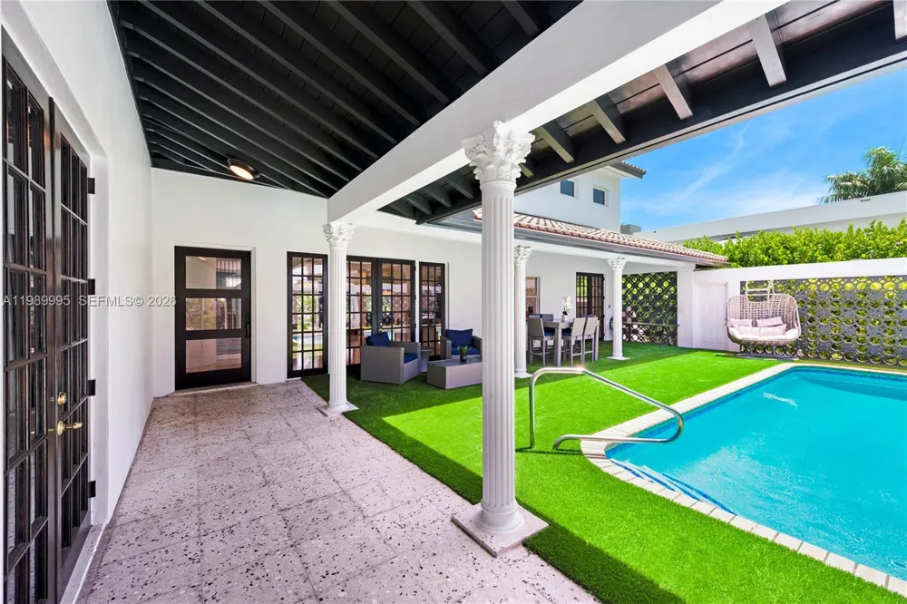 472 Sunset Dr Hallandale Beach, FL 33009