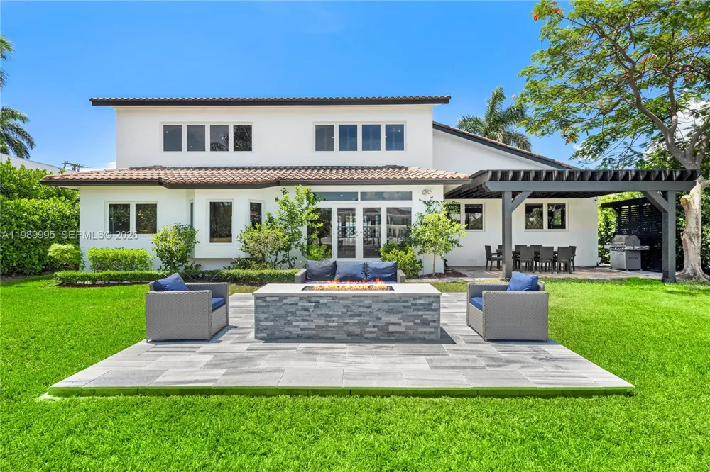 472 Sunset Dr Hallandale Beach, FL 33009