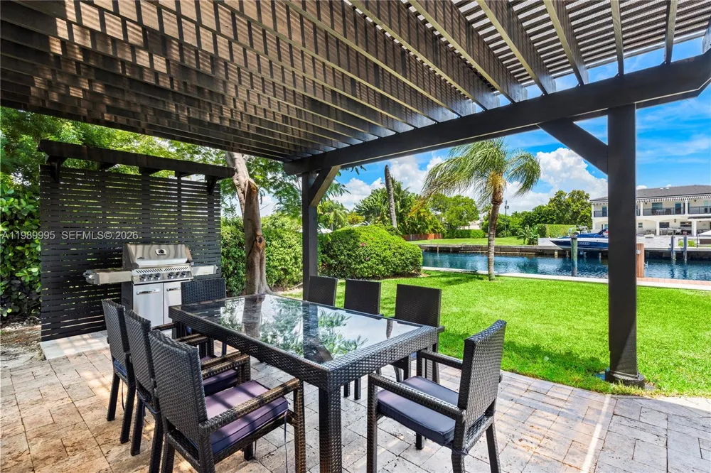 472 Sunset Dr Hallandale Beach, FL 33009