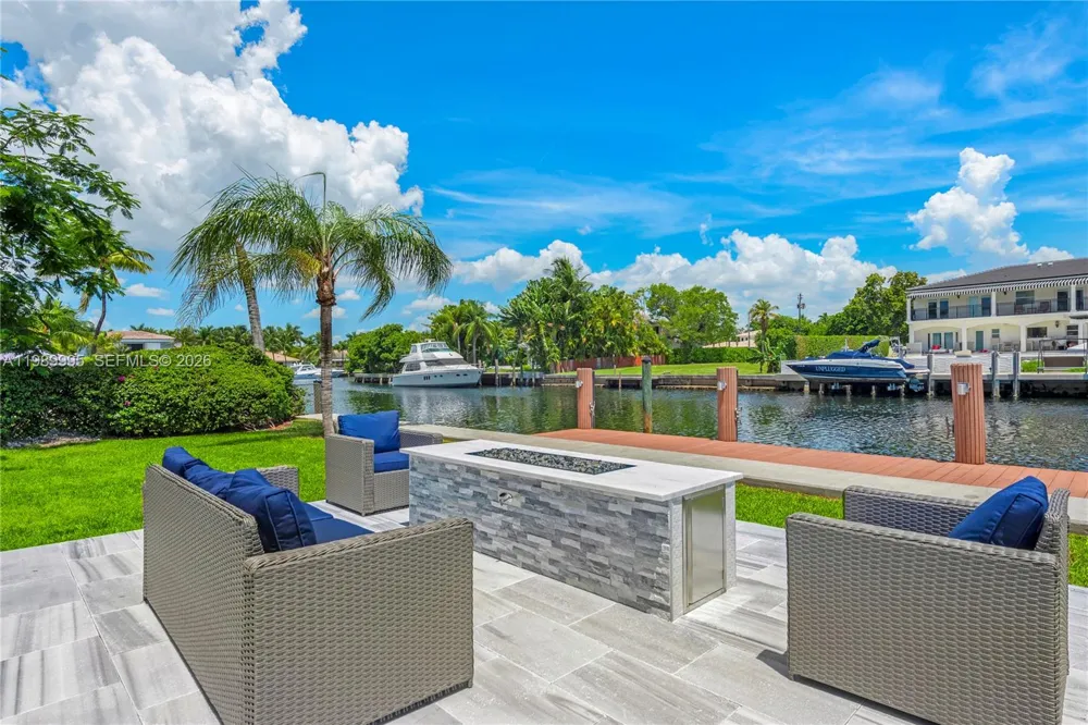 472 Sunset Dr Hallandale Beach, FL 33009