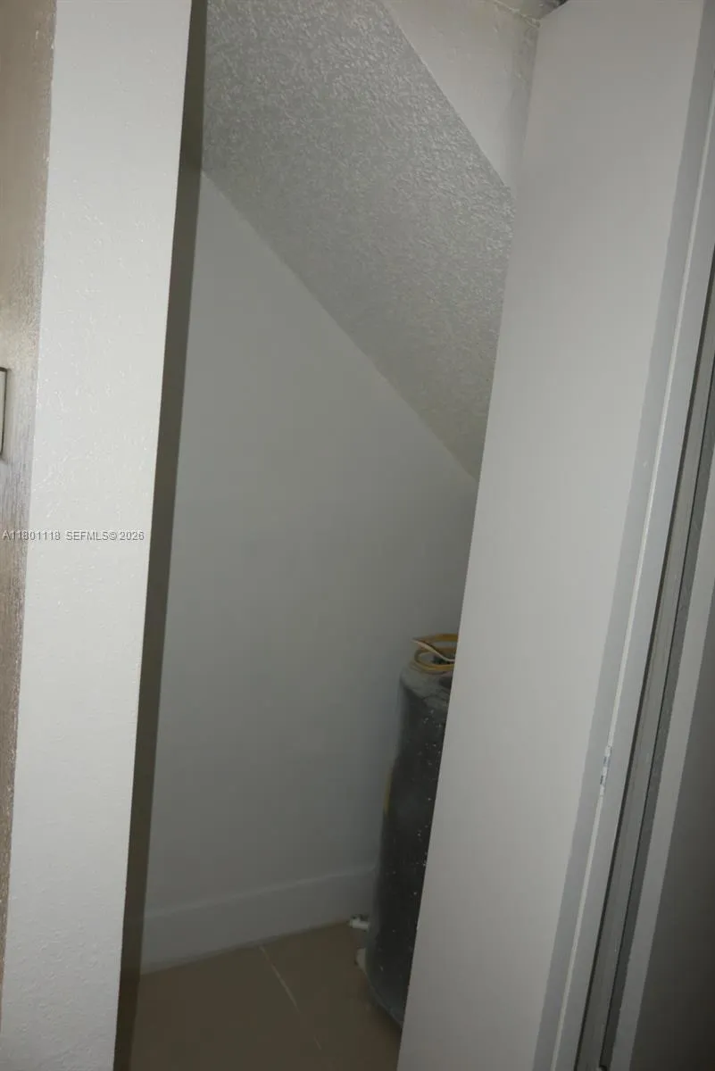 8098 NW 99th Ter Hialeah Gardens, FL 33016