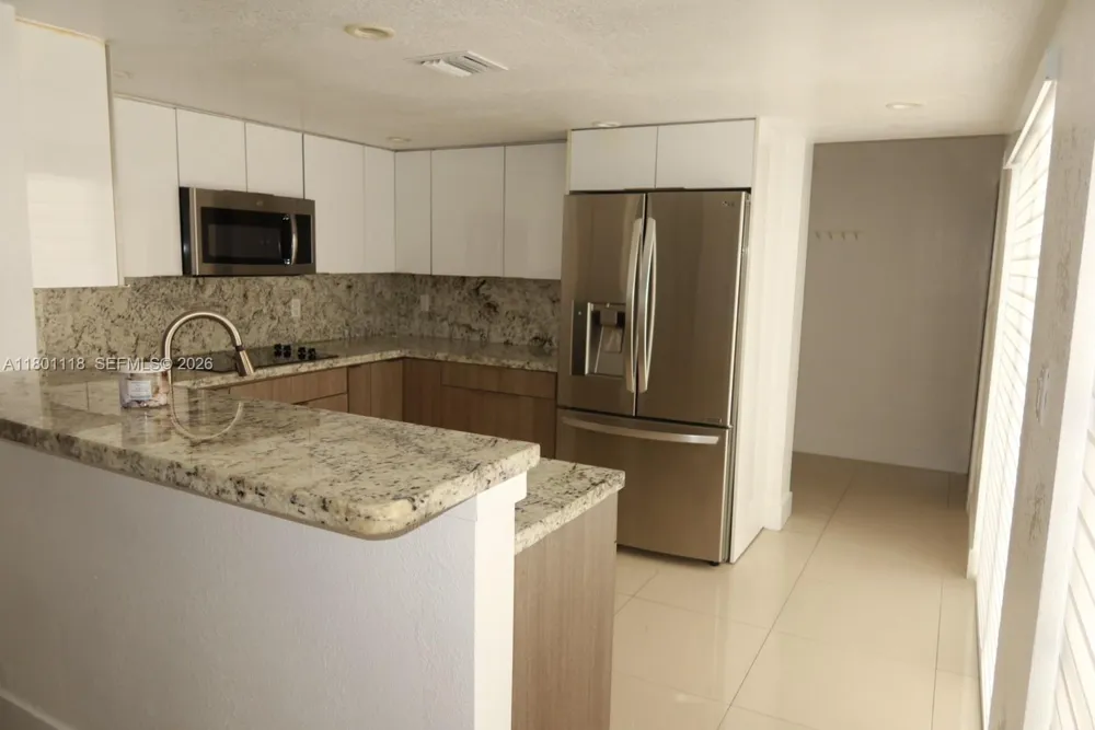 8098 NW 99th Ter Hialeah Gardens, FL 33016