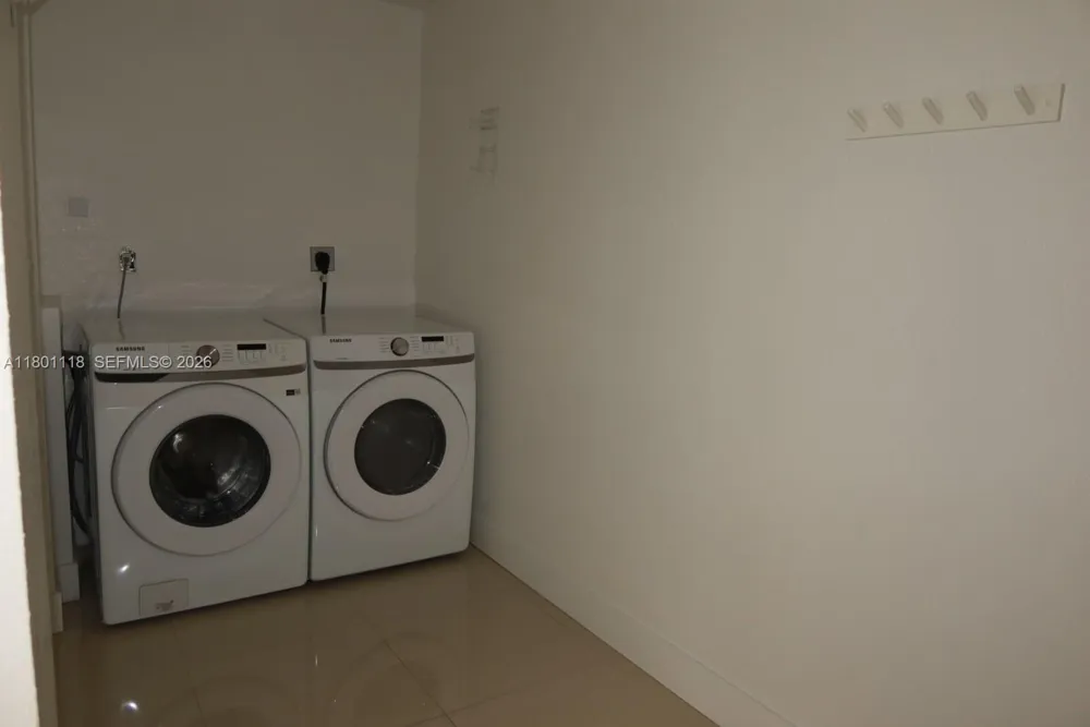 8098 NW 99th Ter Hialeah Gardens, FL 33016