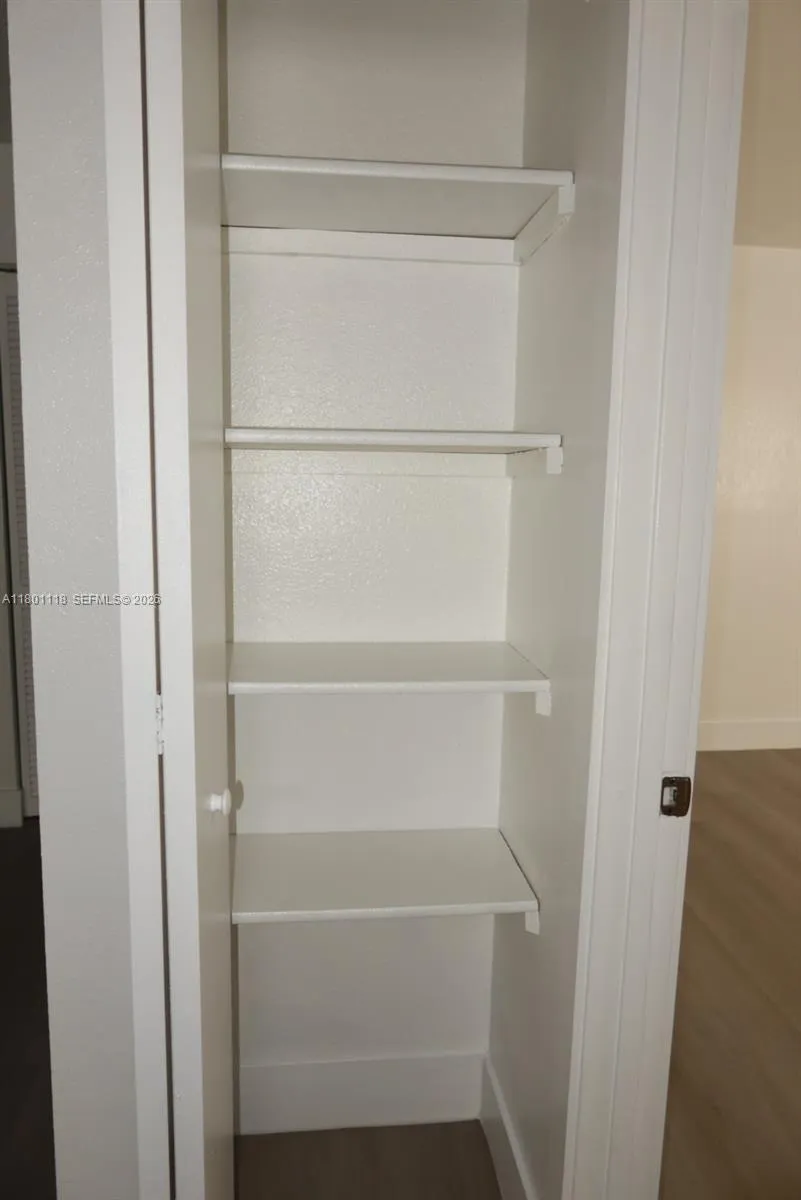 8098 NW 99th Ter Hialeah Gardens, FL 33016