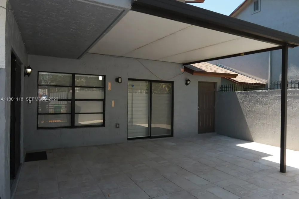 8098 NW 99th Ter Hialeah Gardens, FL 33016
