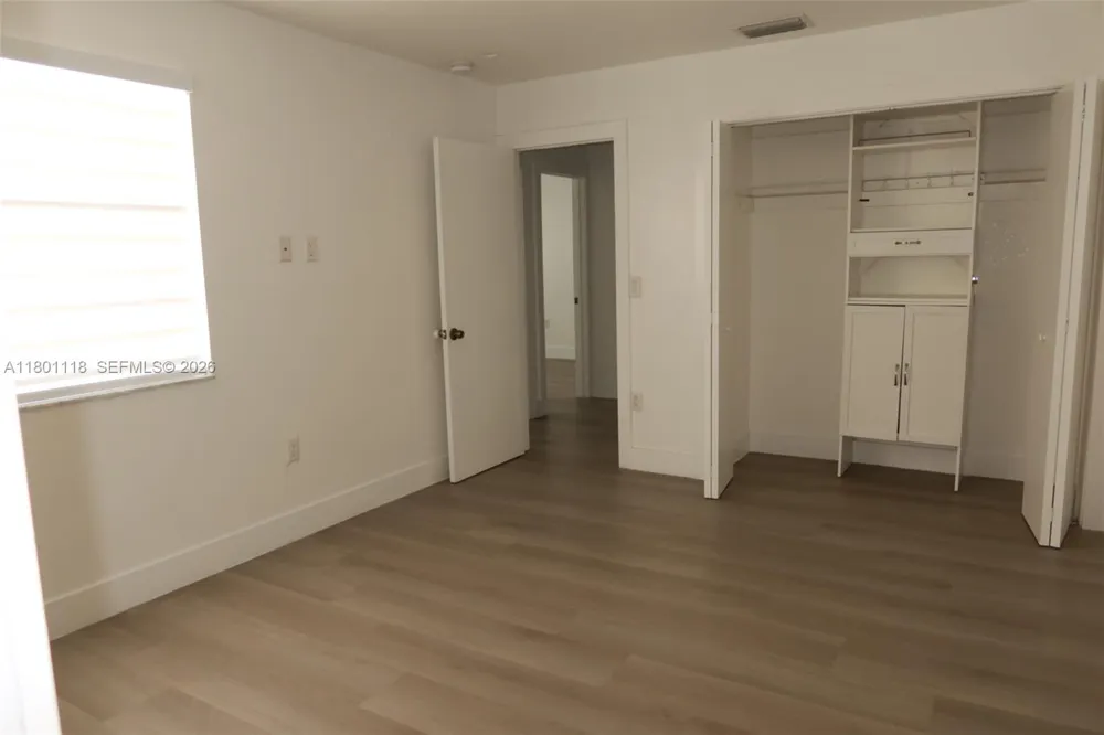 8098 NW 99th Ter Hialeah Gardens, FL 33016