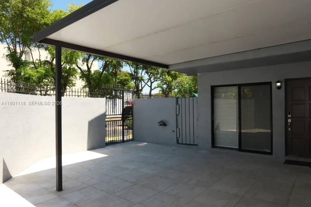 8098 NW 99th Ter Hialeah Gardens, FL 33016