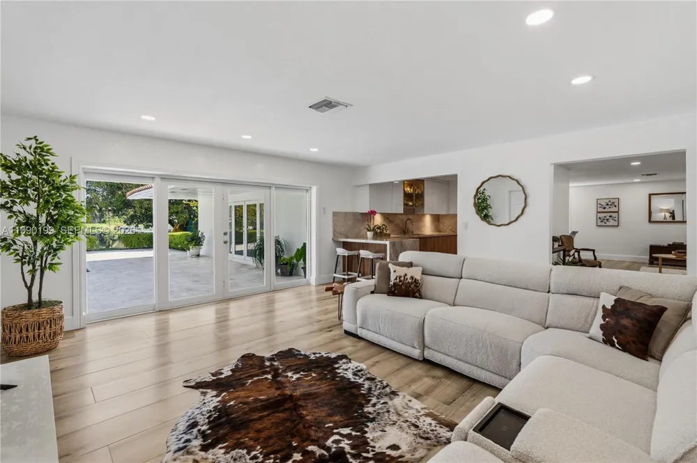 7327 Sabal Dr Miami Lakes, FL 33014