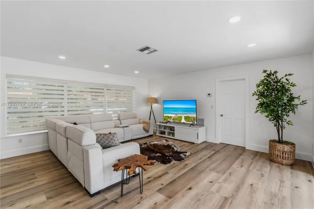 7327 Sabal Dr Miami Lakes, FL 33014