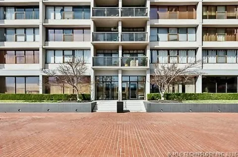 450 W 7th Street #207