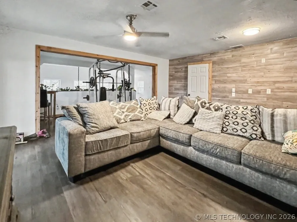 17902 E 688 ROAD Tahlequah, OK 74464