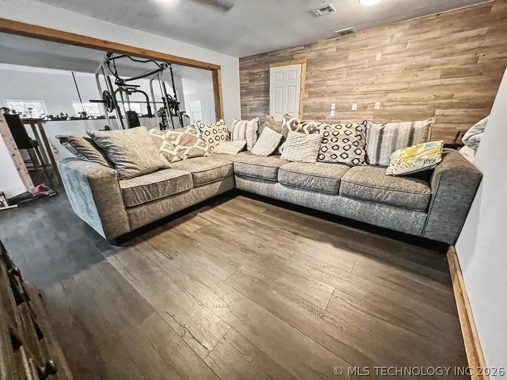 17902 E 688 ROAD Tahlequah, OK 74464