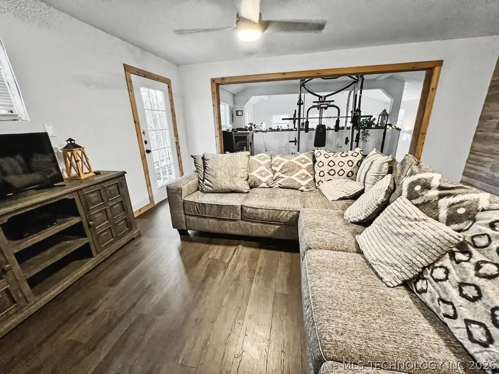 17902 E 688 ROAD Tahlequah, OK 74464