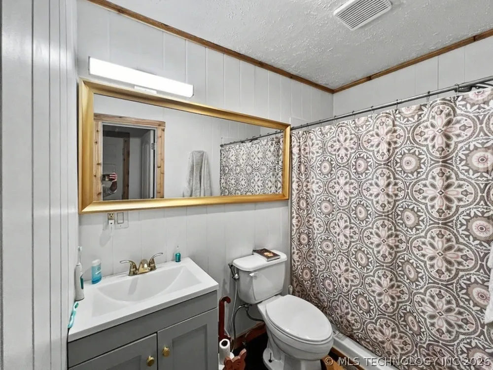 17902 E 688 ROAD Tahlequah, OK 74464