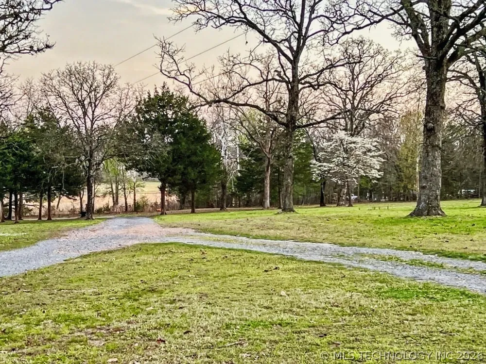 17902 E 688 ROAD Tahlequah, OK 74464