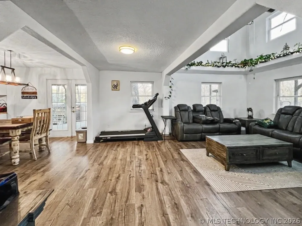 17902 E 688 ROAD Tahlequah, OK 74464