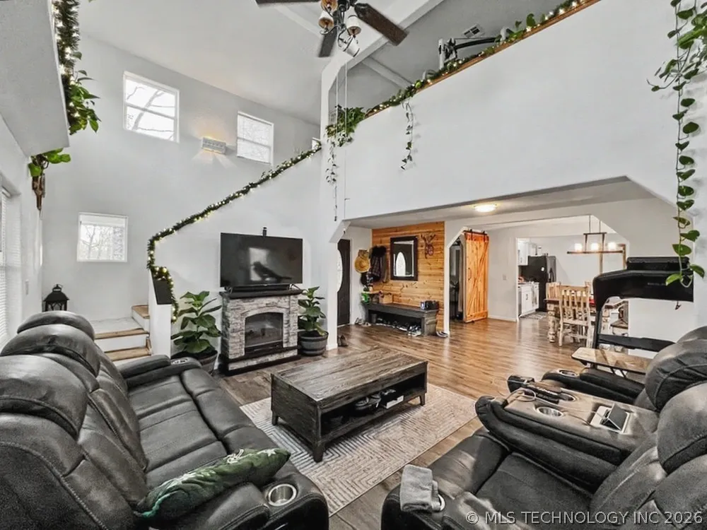 17902 E 688 ROAD Tahlequah, OK 74464