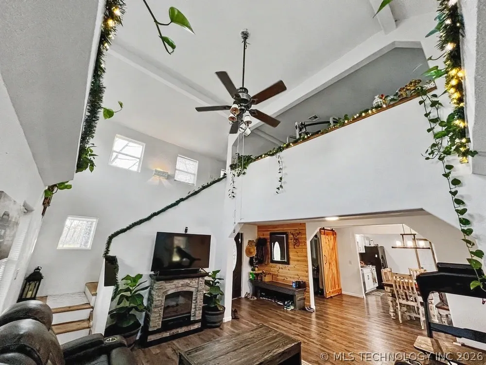 17902 E 688 ROAD Tahlequah, OK 74464