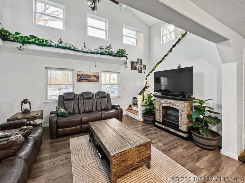 17902 E 688 ROAD Tahlequah, OK 74464