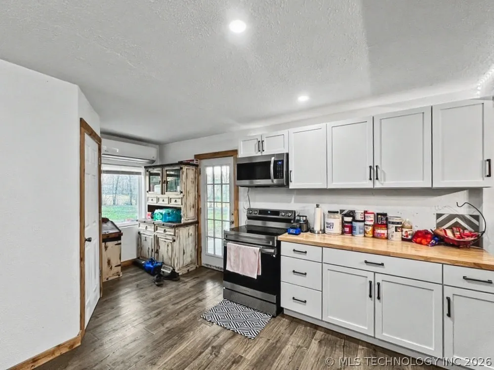 17902 E 688 ROAD Tahlequah, OK 74464