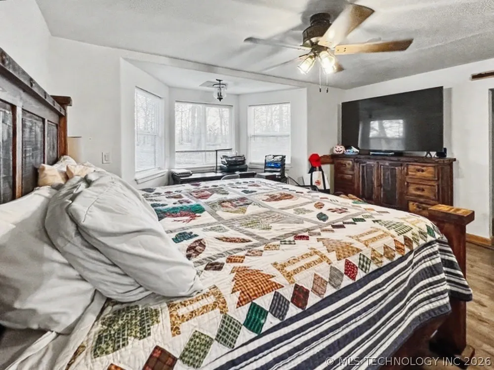 17902 E 688 ROAD Tahlequah, OK 74464