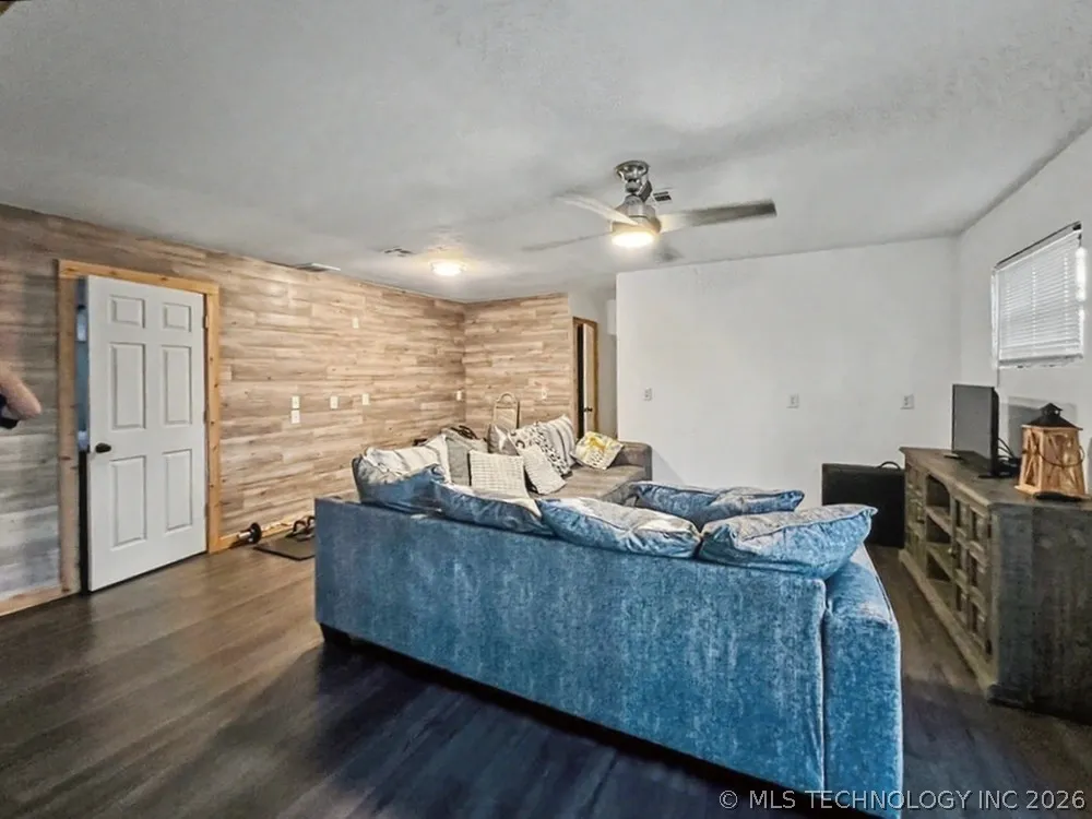 17902 E 688 ROAD Tahlequah, OK 74464