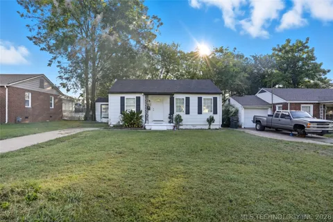 703 S Poplar Street