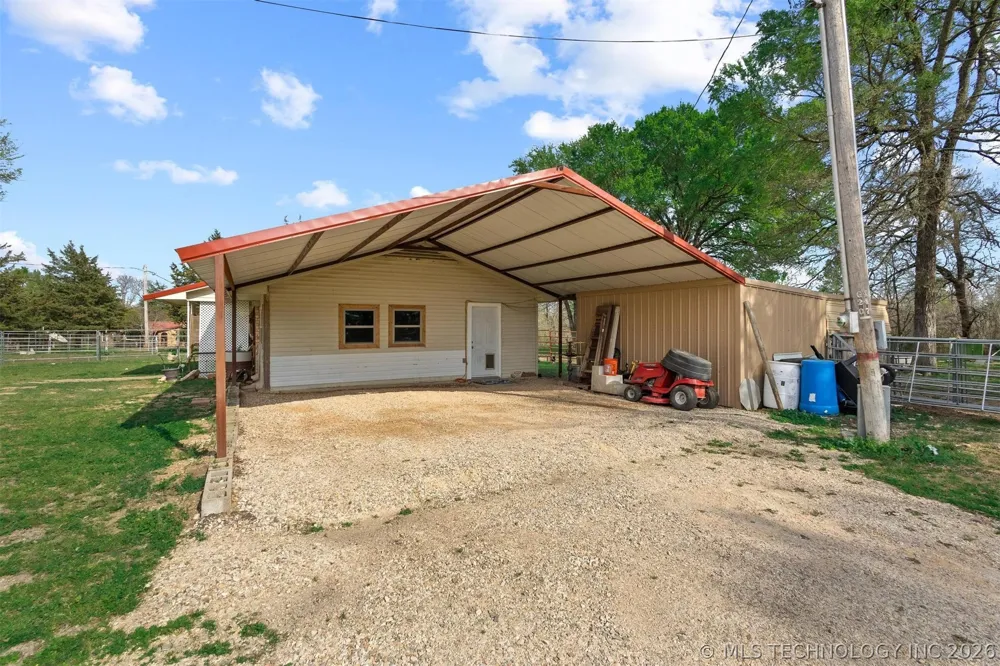 2628 E 2064 ROAD Hugo, OK 74743