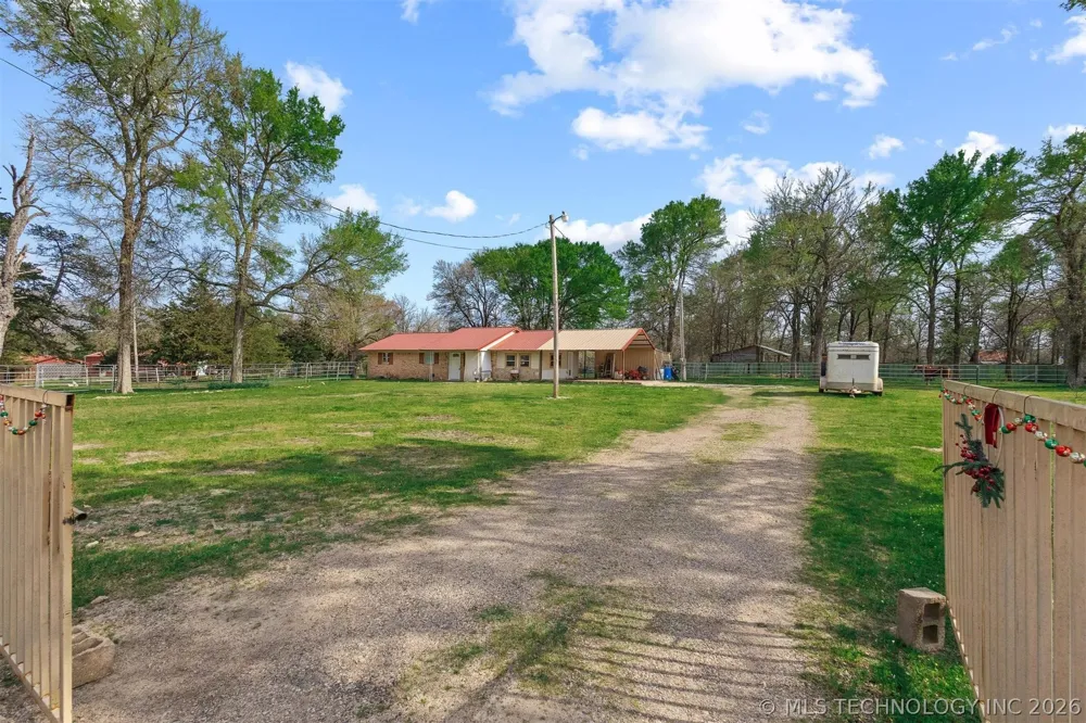2628 E 2064 ROAD Hugo, OK 74743