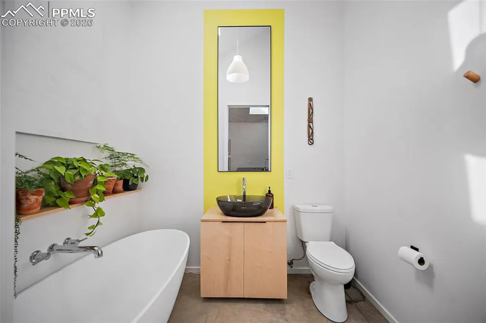 3328 W Bijou Street Colorado Springs, CO 80904