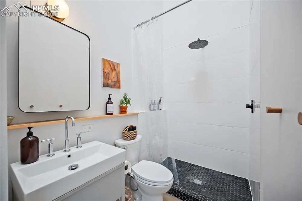 3328 W Bijou Street Colorado Springs, CO 80904