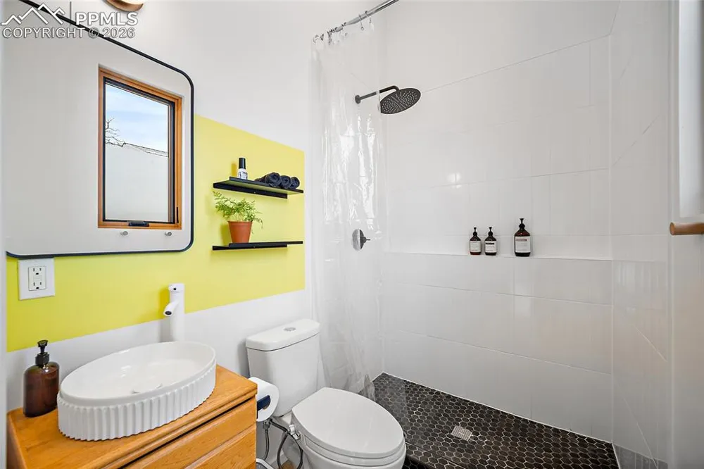 3328 W Bijou Street Colorado Springs, CO 80904