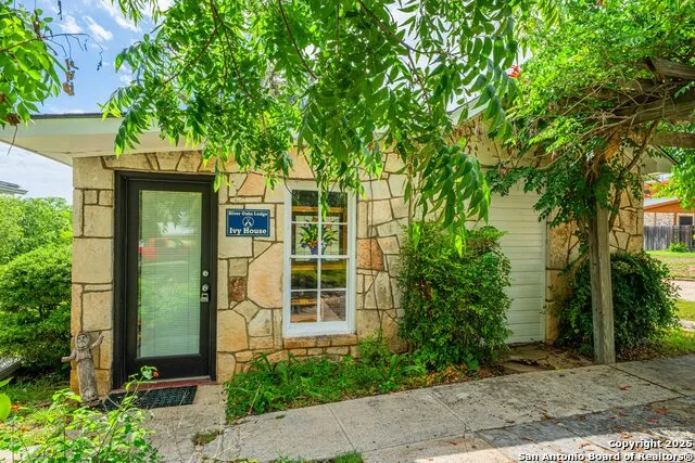 1120 highway 39 Ingram, TX 78025
