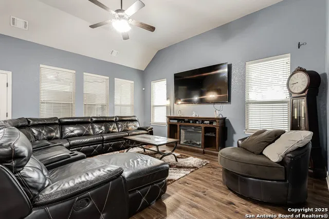 10456 Ivy Flower Schertz, TX 78154