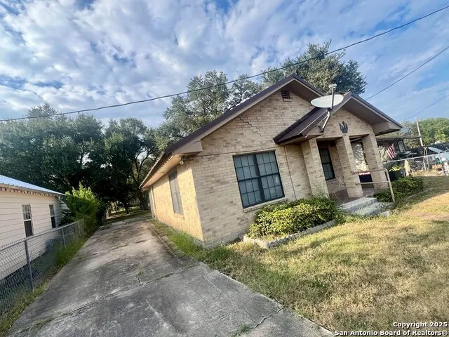 406 W Sylvia Beeville, TX 78102