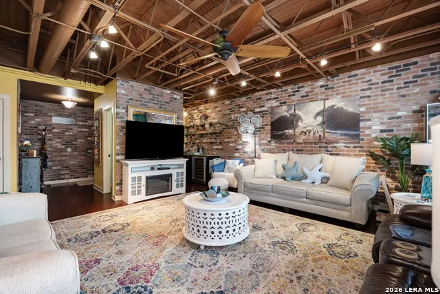 901 Upper Broadway #APT 201 Corpus Christi, TX 78401