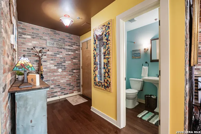 901 Upper Broadway #APT 201 Corpus Christi, TX 78401