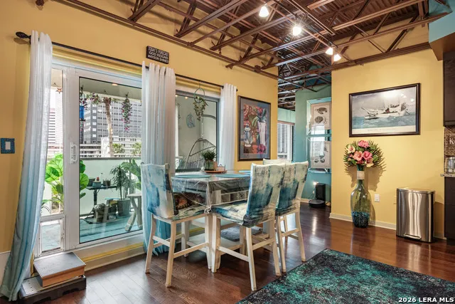 901 Upper Broadway #APT 201 Corpus Christi, TX 78401
