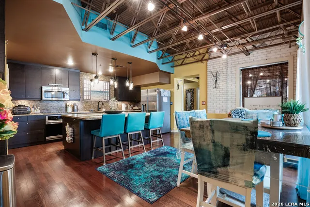901 Upper Broadway #APT 201 Corpus Christi, TX 78401