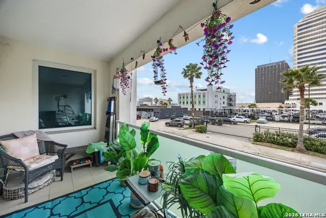 901 Upper Broadway #APT 201 Corpus Christi, TX 78401